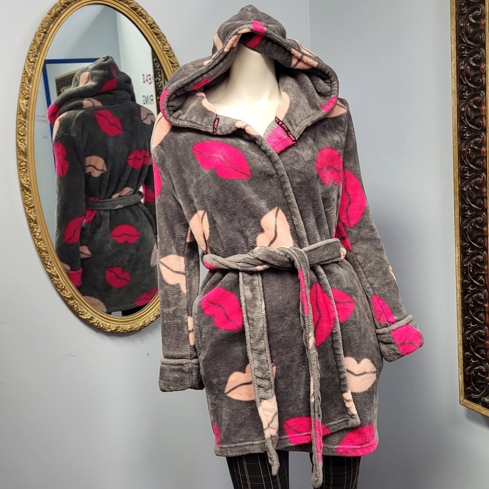 Betsey Johnson Lipstick Kisses hooded plush robe XS S glam grunge punk